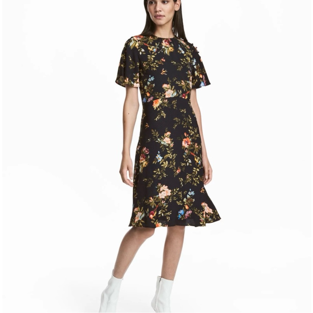 H&M Short Sleeved Spring Black Floral Midi Dress